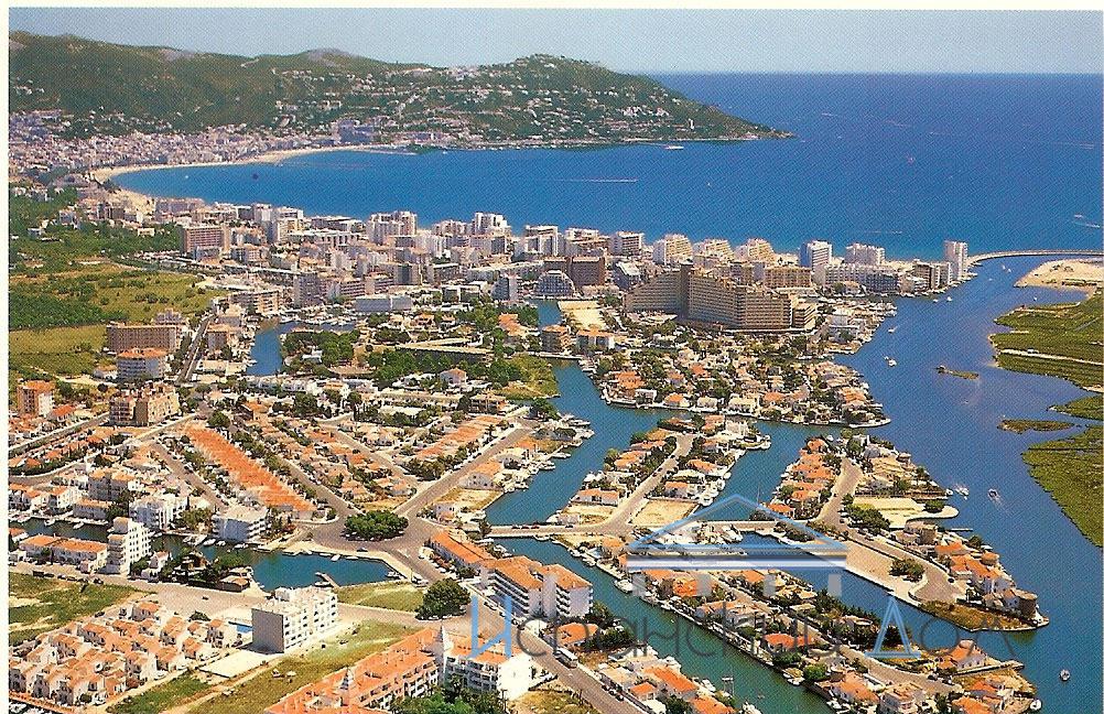Квартира в Санта-Маргарите. На канале.