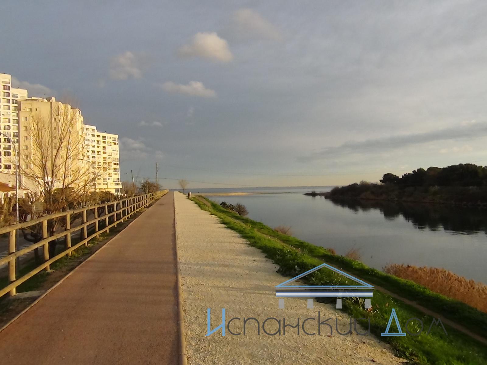 Эмпуриабрава. Квартира в 200 метрах от моря по отличной цене